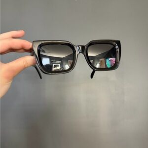 Elegant Black Oversized Sunglasses